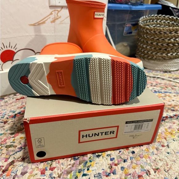 NEW Hunter Vibrant Orange Boots with Blue Accents - Picture 5 of 5